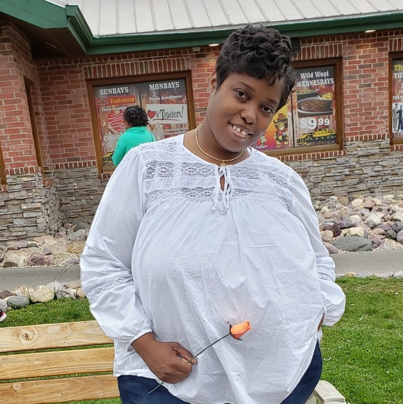 Meet your Posher, Antonia - Picture 2 of 2